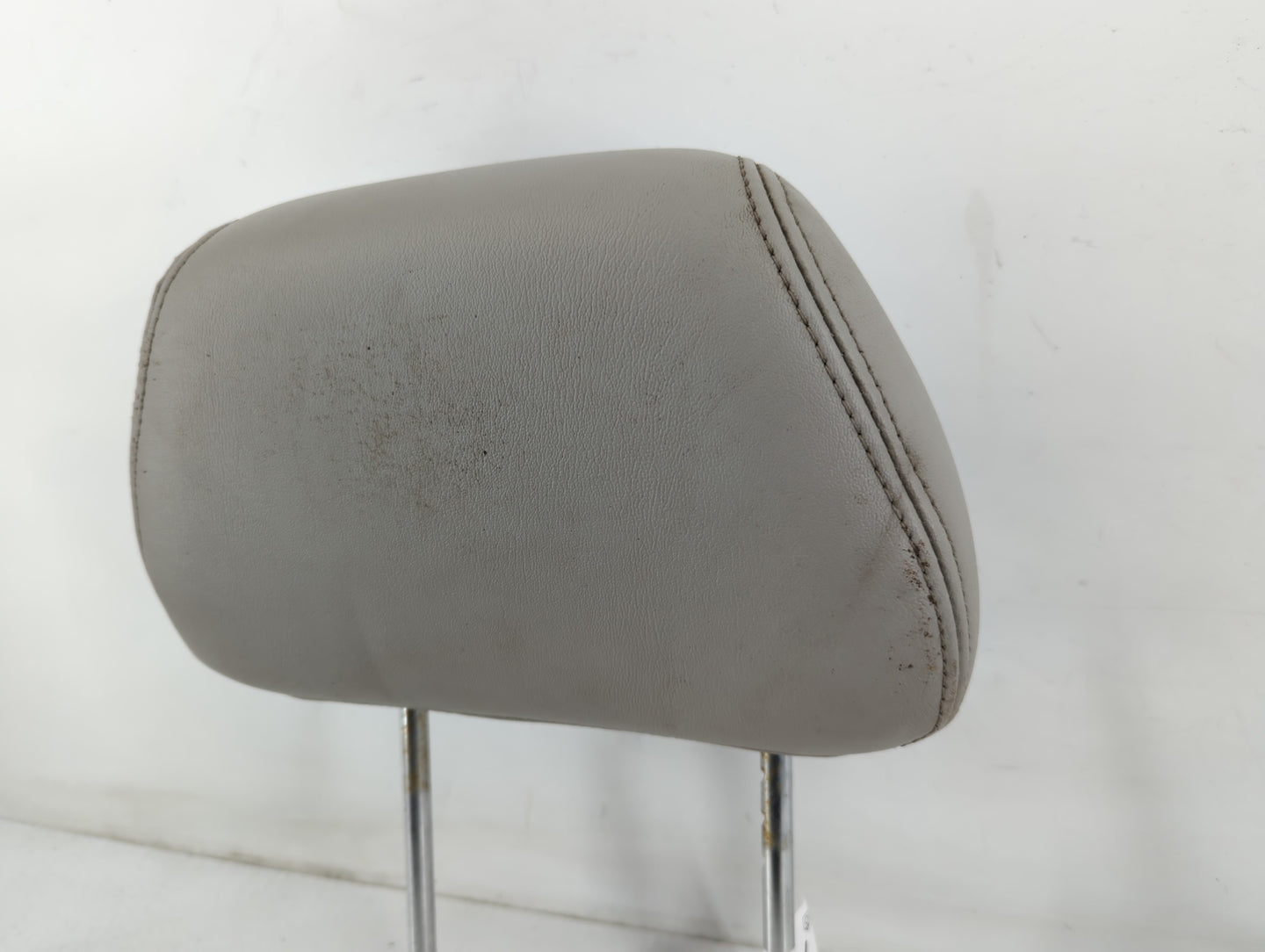 2005-2006 Chevrolet Malibu Headrest Head Rest Front Driver Passenger Seat Fits Fits 2005 2006 OEM Used Auto Parts - Oemuseda