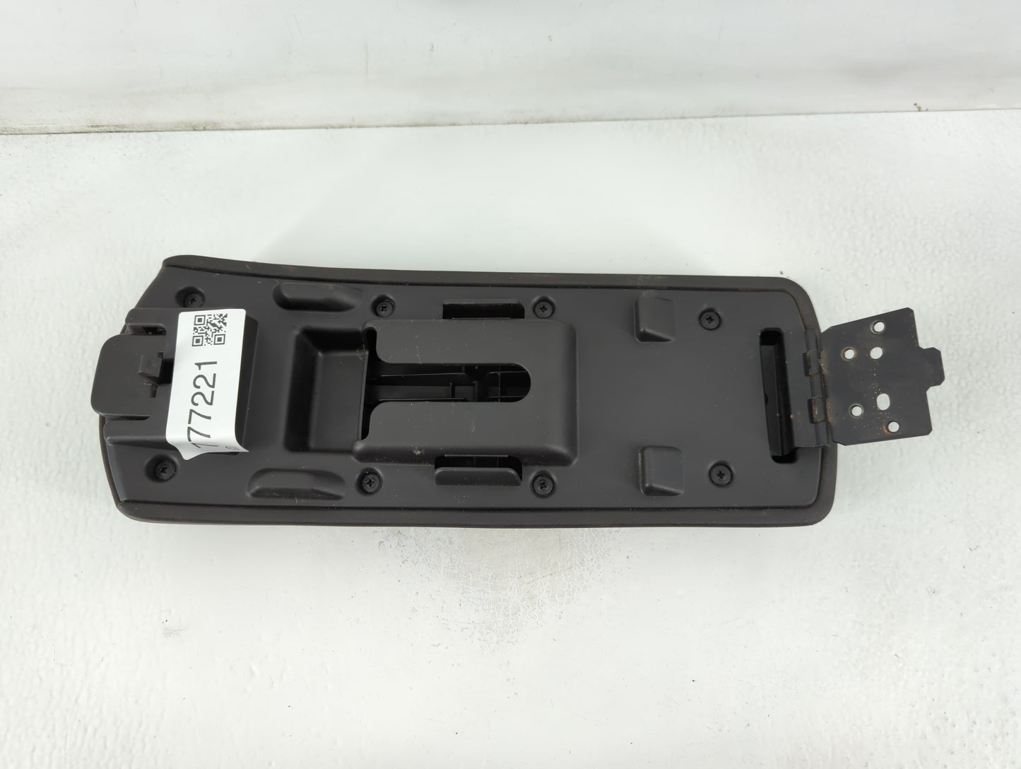 2006 Chevrolet Malibu Center Console Armrest Cover Lid P/N:22730173 Fits OEM Used Auto Parts - Oemusedautoparts1.com