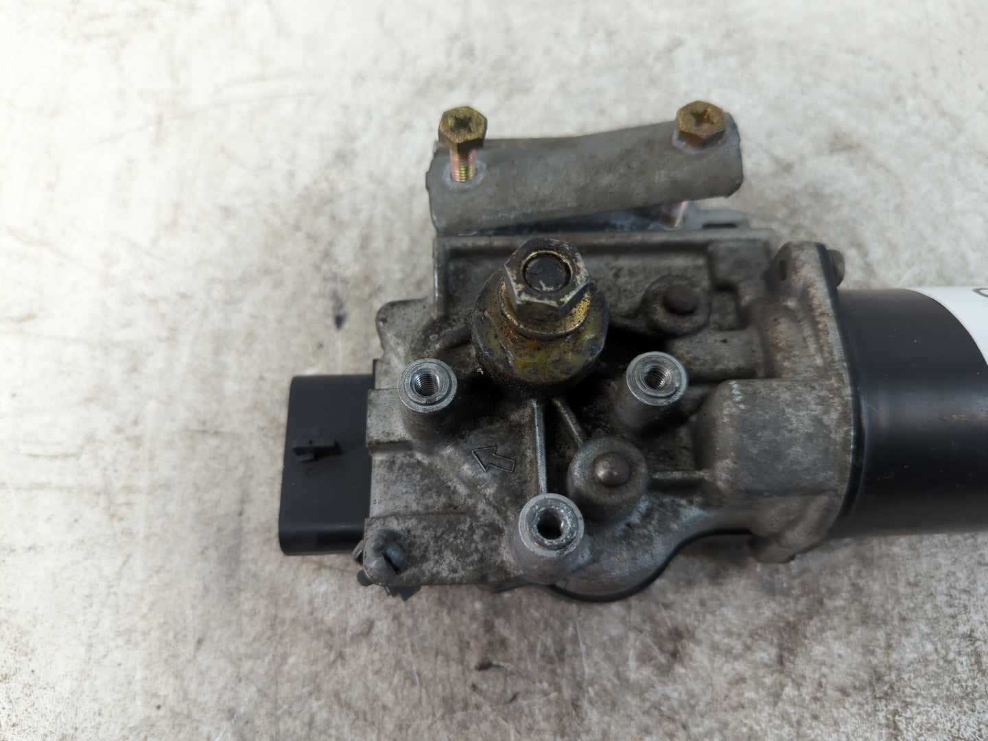 2004-2008 Chevrolet Malibu Front Windshield Wiper Motor Fits Fits 2004 2005 2006 2007 2008 OEM Used Auto Parts - Oemusedauto