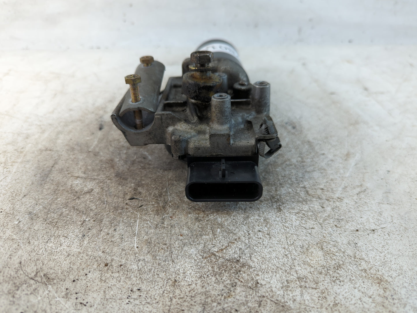 2004-2008 Chevrolet Malibu Front Windshield Wiper Motor Fits Fits 2004 2005 2006 2007 2008 OEM Used Auto Parts - Oemusedauto