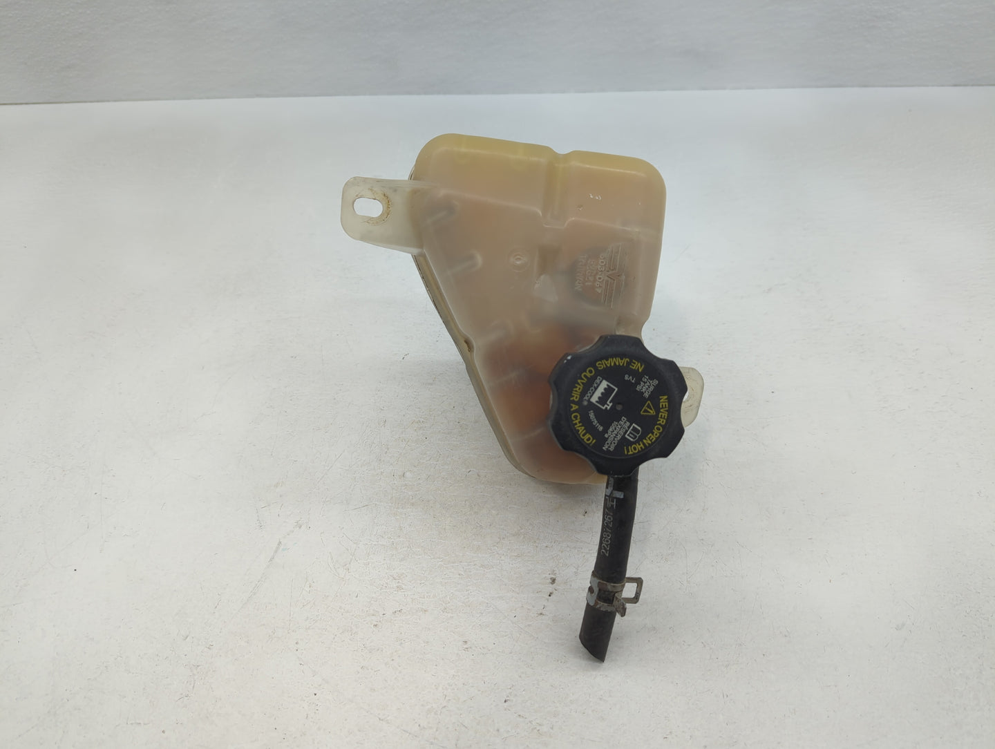2006 Chevrolet Malibu Radiator Coolant Overflow Expansion Tank Bottle - Oemusedautoparts1.com