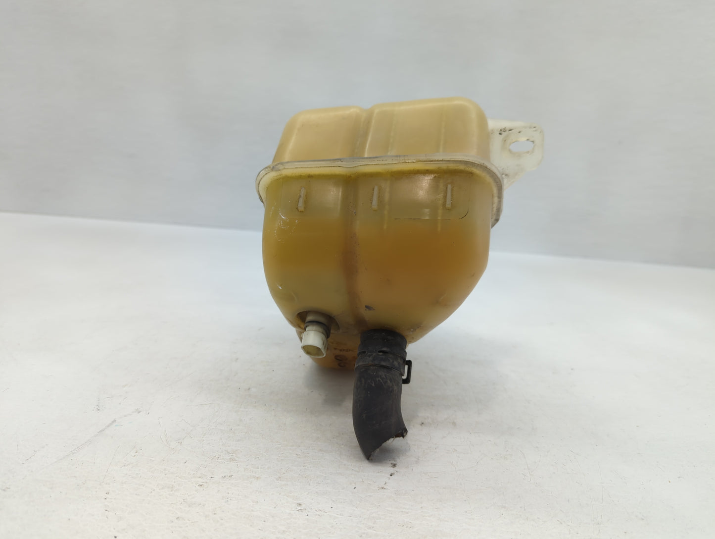 2006 Chevrolet Malibu Radiator Coolant Overflow Expansion Tank Bottle - Oemusedautoparts1.com