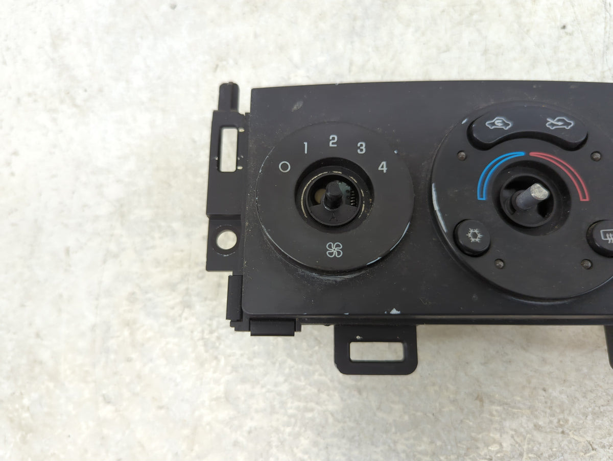2004-2008 Chevrolet Malibu Climate Control Module Temperature AC/Heater Replacement P/N:28014589 Fits OEM Used Auto Parts - 