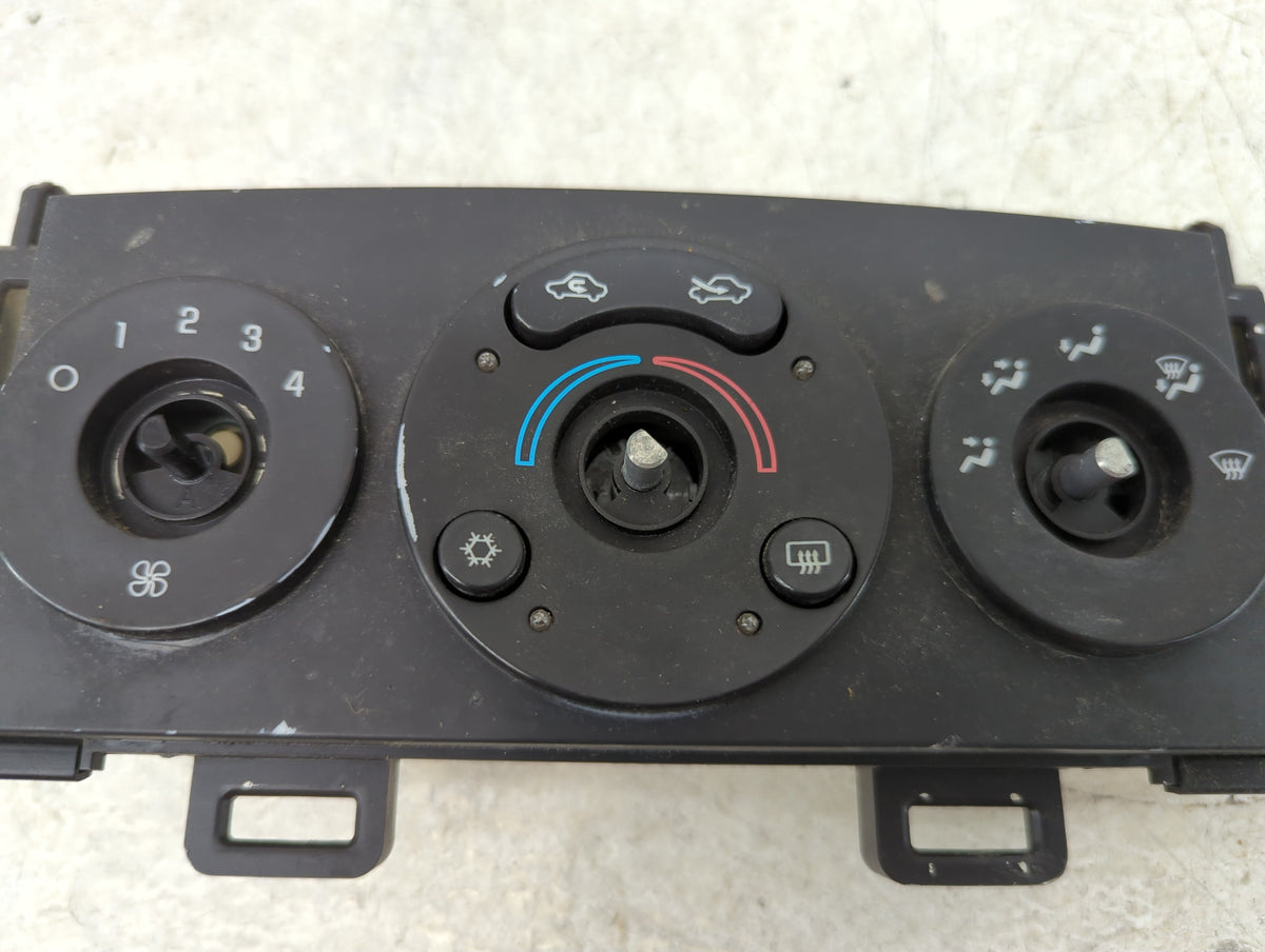 2004-2008 Chevrolet Malibu Climate Control Module Temperature AC/Heater Replacement P/N:28014589 Fits OEM Used Auto Parts - 