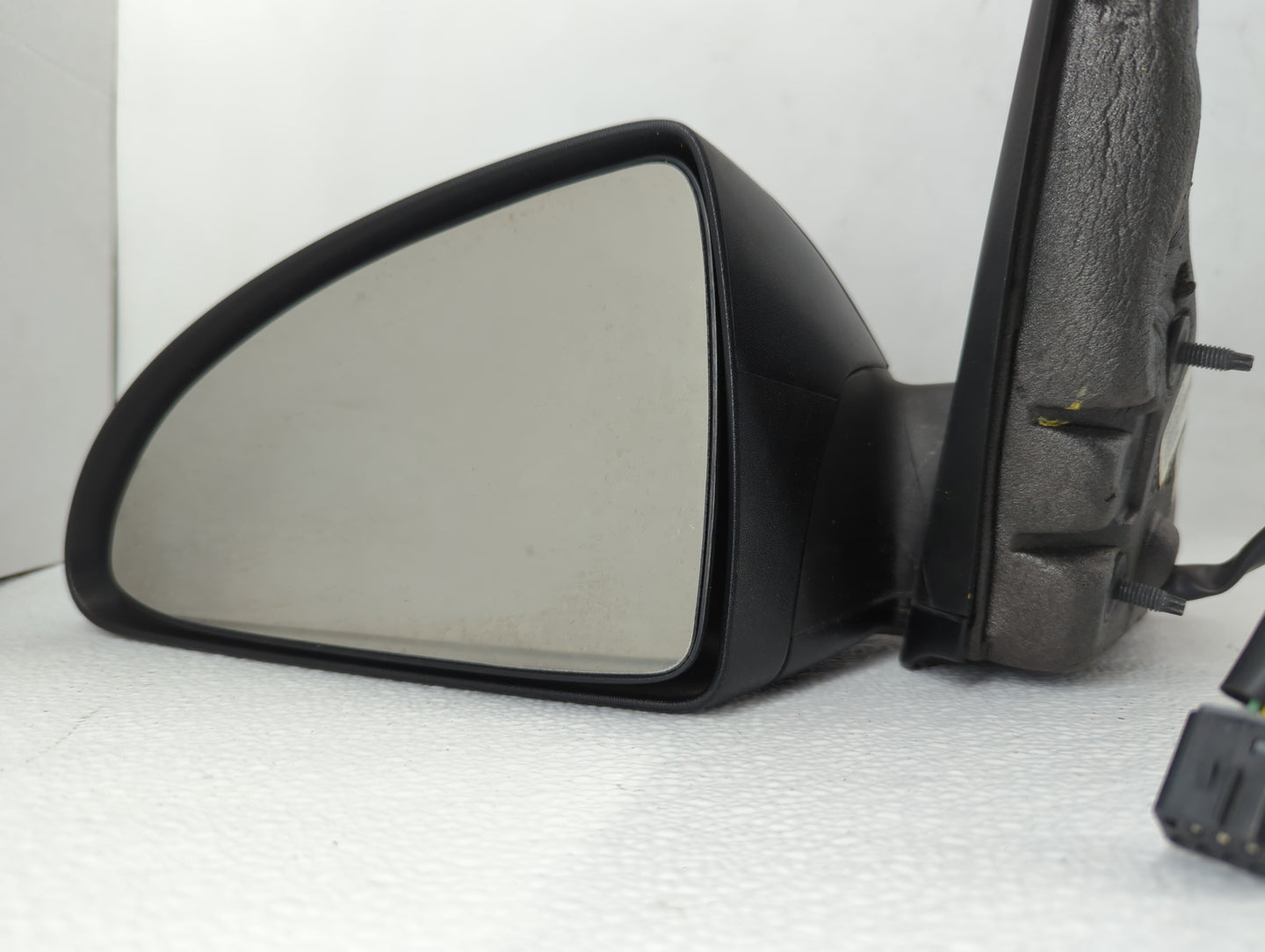 2006 Chevrolet Malibu Driver Side View Mirror - Left Door Mirror OEM Used - Oemusedautoparts1.com