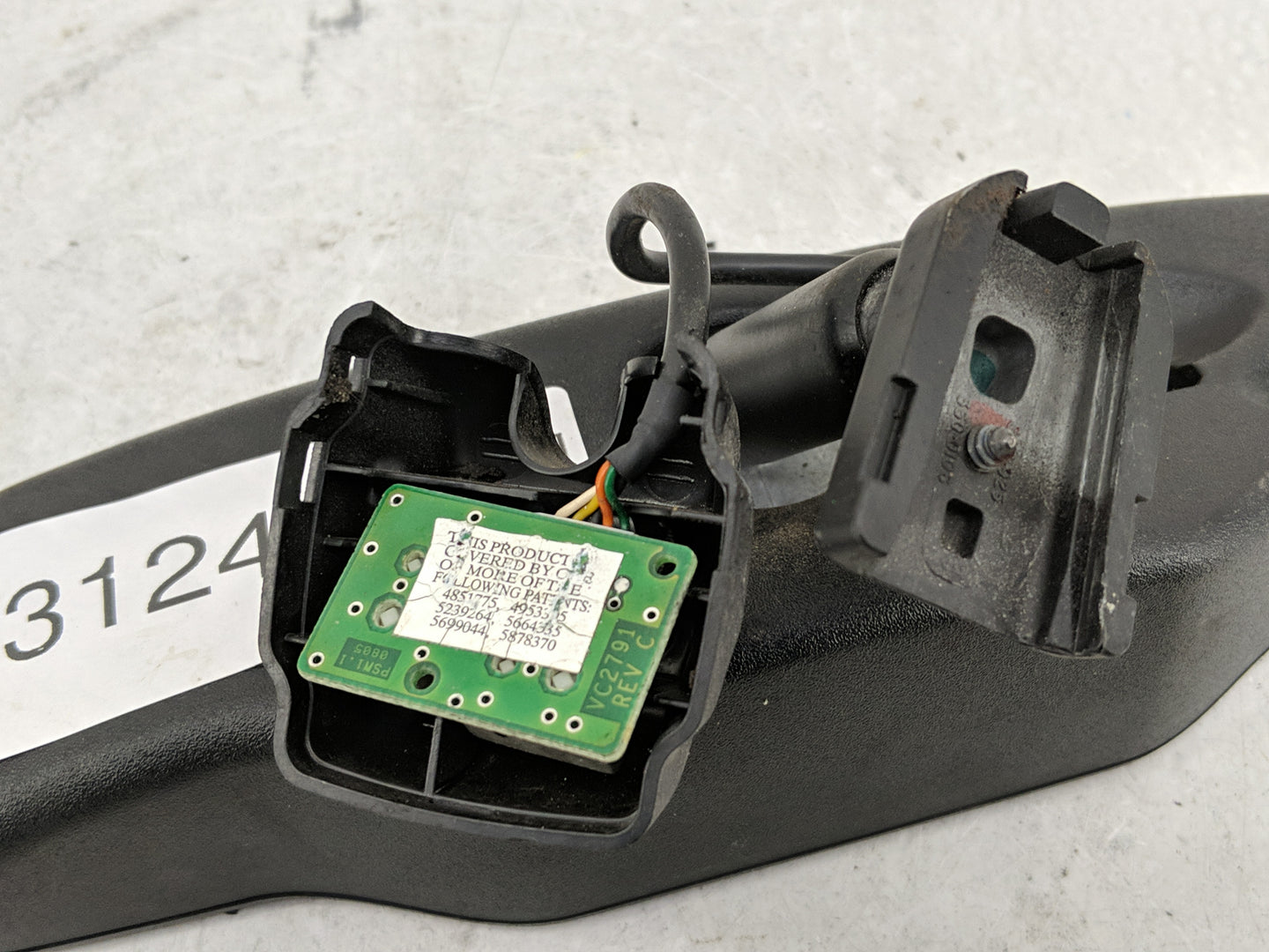 2006 Chevrolet Silverado Interior Rear View Mirror Replacement OEM P/N:15176973 Fits OEM Used Auto Parts - Oemusedautoparts1