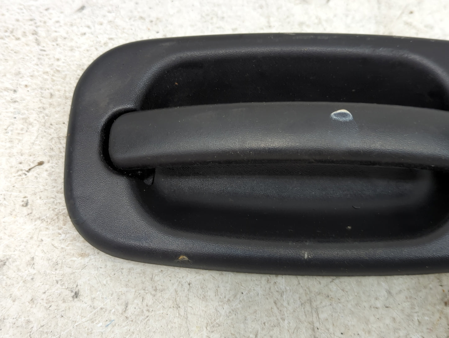 Chevrolet Silverado Passenger Front Right Door Handle Exterior Assembly - Oemusedautoparts1.com