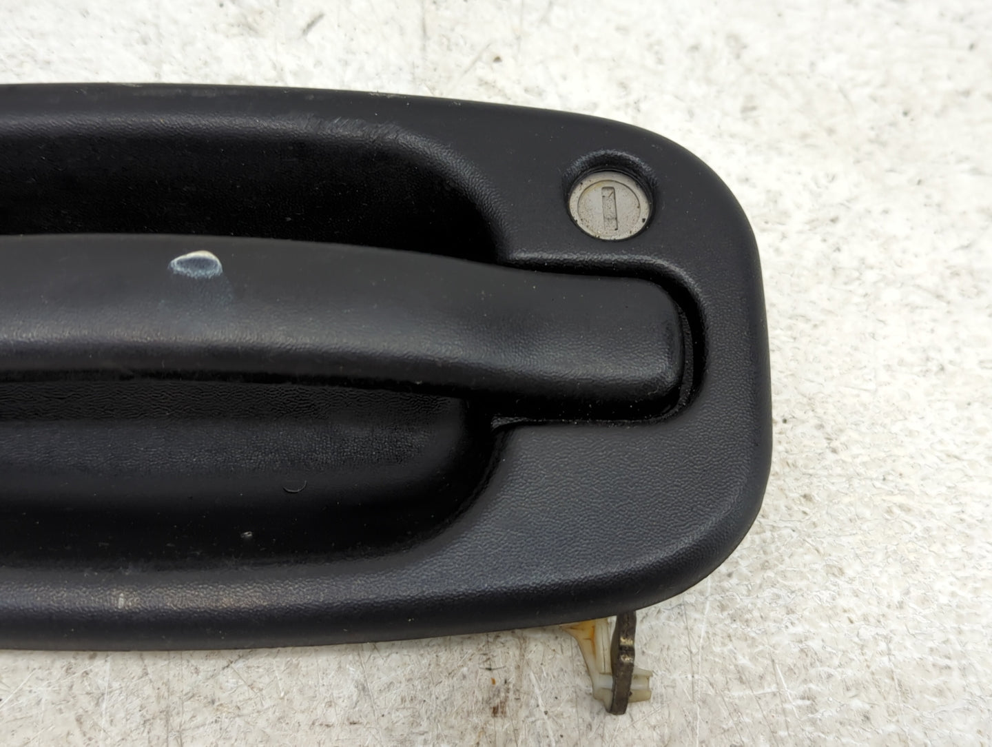 Chevrolet Silverado Passenger Front Right Door Handle Exterior Assembly - Oemusedautoparts1.com