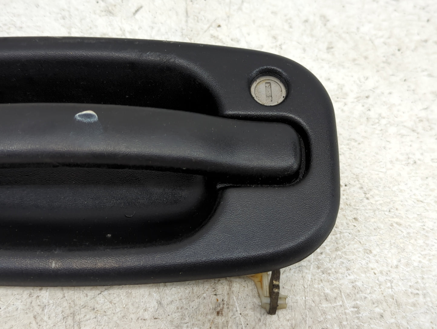Chevrolet Silverado Passenger Front Right Door Handle Exterior Assembly - Oemusedautoparts1.com