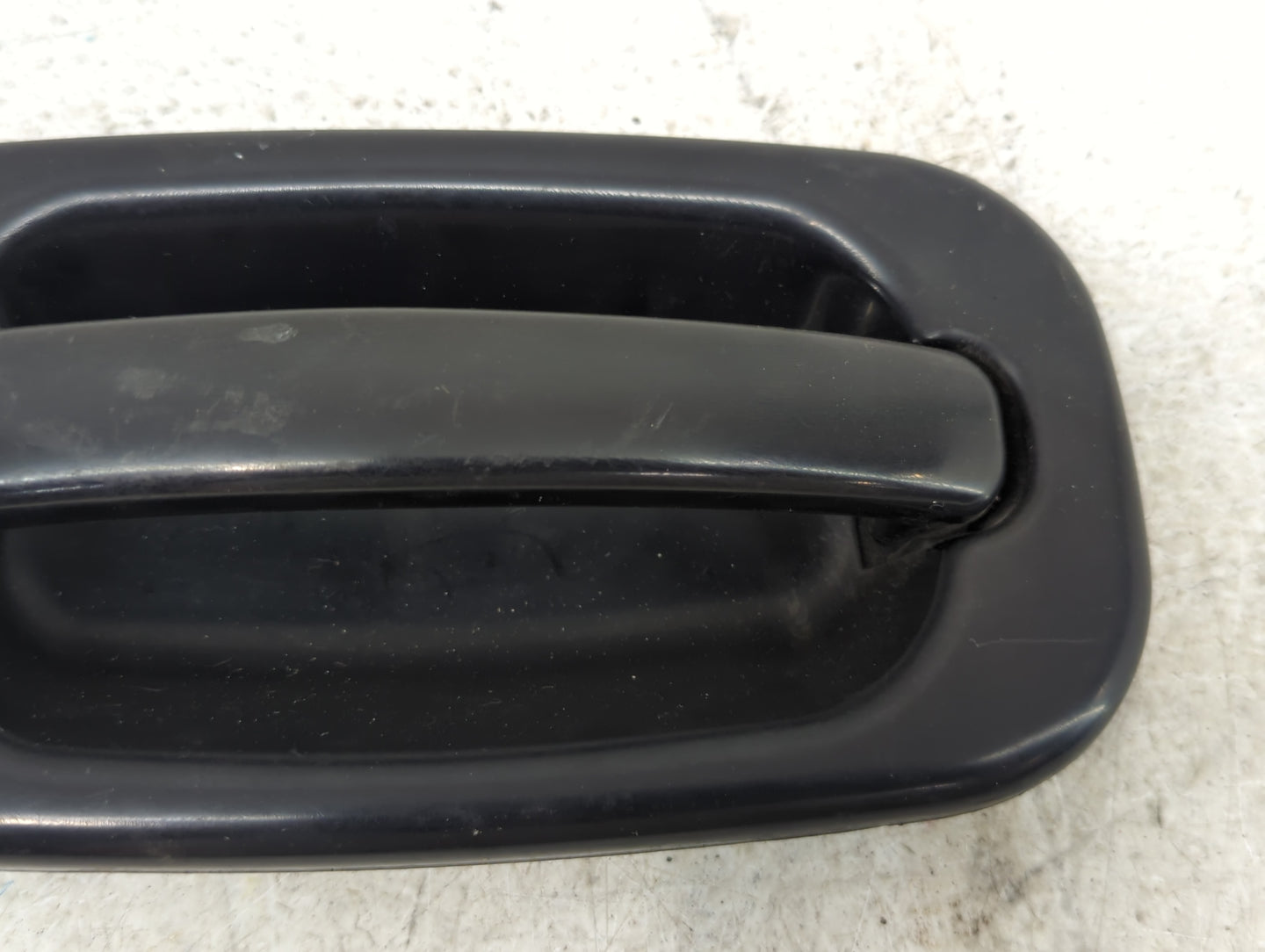 Chevrolet Silverado Passenger Front Right Door Handle Exterior Assembly - Oemusedautoparts1.com