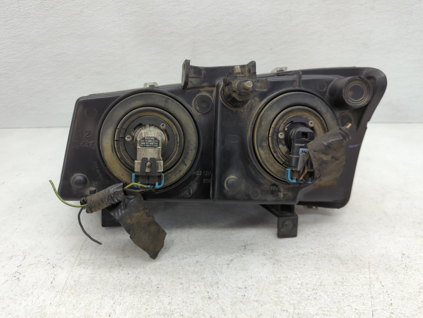 2005 Silverado 1500 Passenger Right Oem Head Light Headlight Lamp - Oemusedautoparts1.com