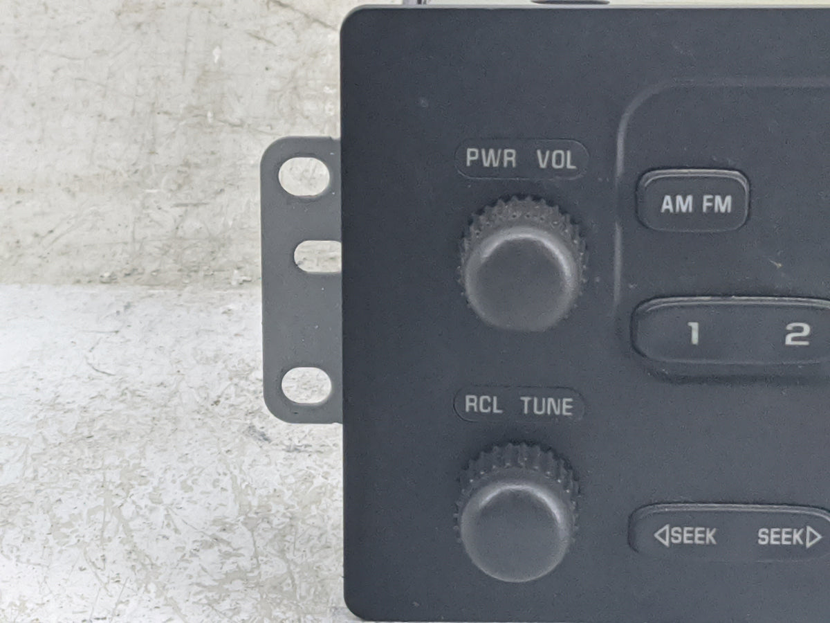 2003-2007 Chevrolet Silverado 1500 Radio AM FM Cd Player Receiver Replacement P/N:15131157 12244365 Fits OEM Used Auto Parts