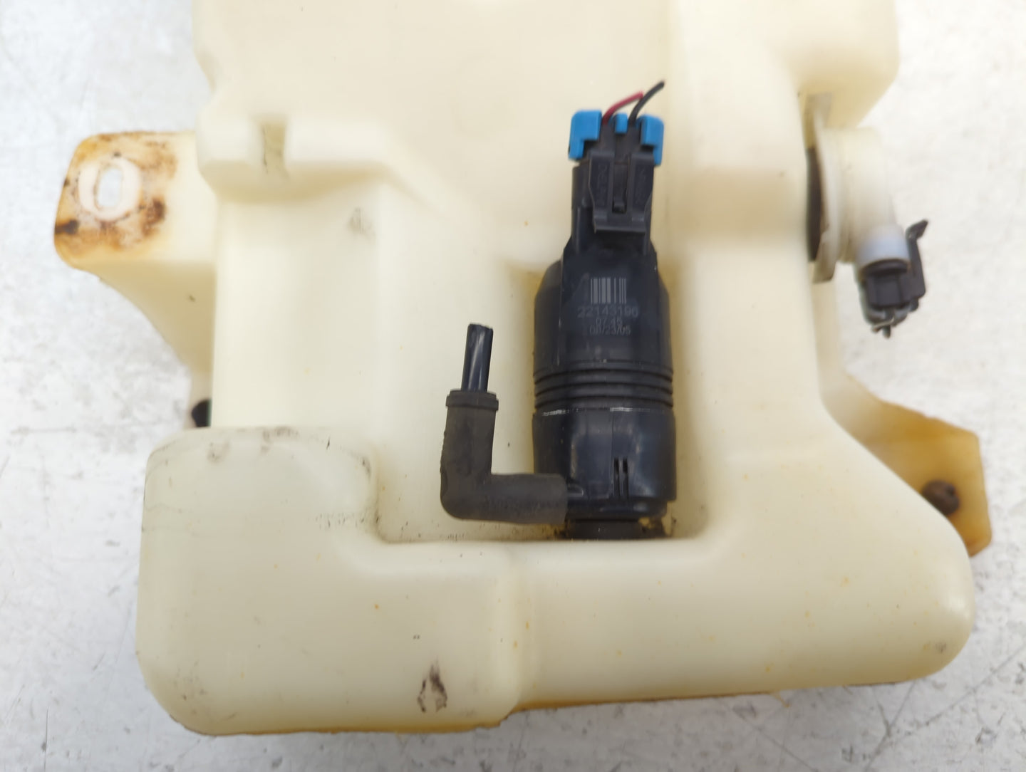 2006 Silverado 1500 Windshield Washer Fluid Reservoir Bottle Oem - Oemusedautoparts1.com