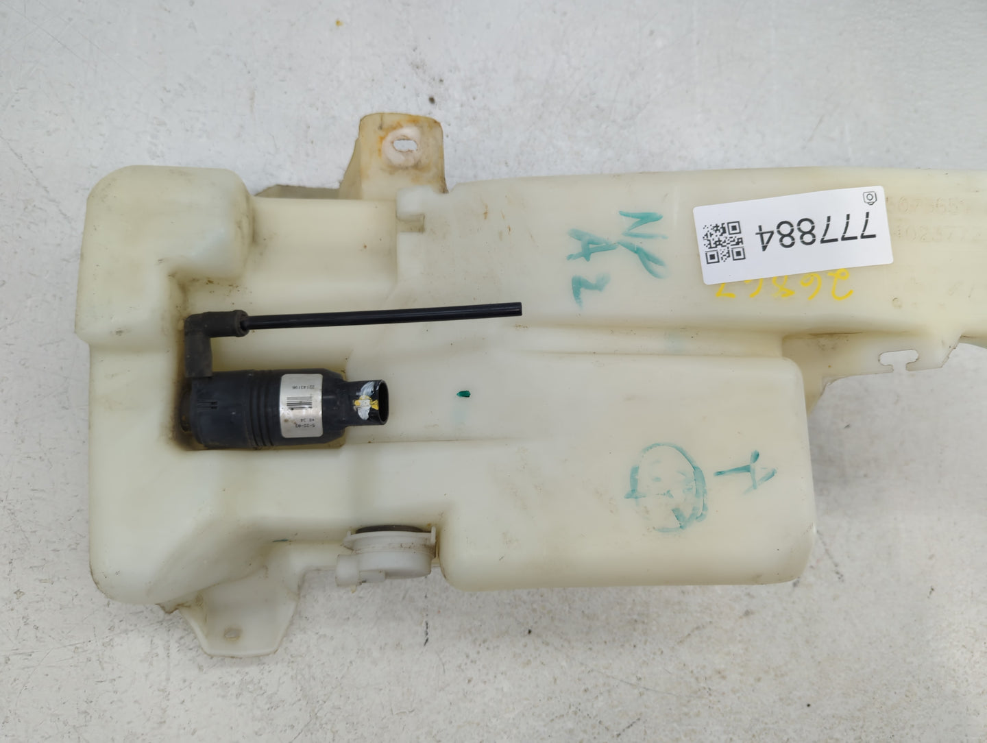 2006 Silverado 1500 Windshield Washer Fluid Reservoir Bottle Oem - Oemusedautoparts1.com