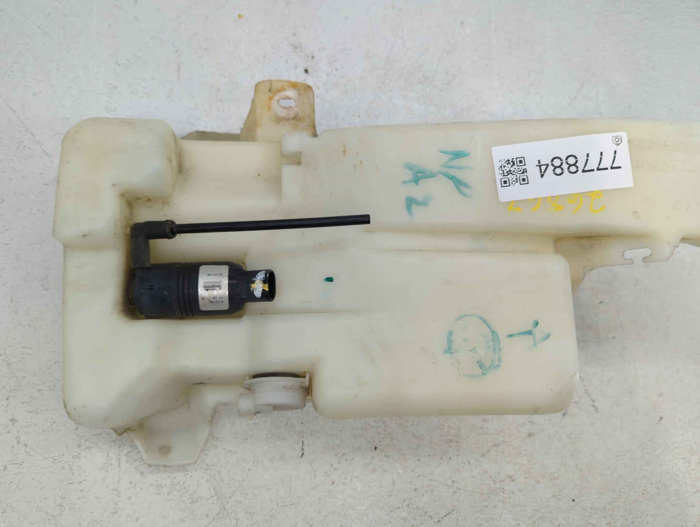 2006 Silverado 1500 Windshield Washer Fluid Reservoir Bottle Oem - Oemusedautoparts1.com