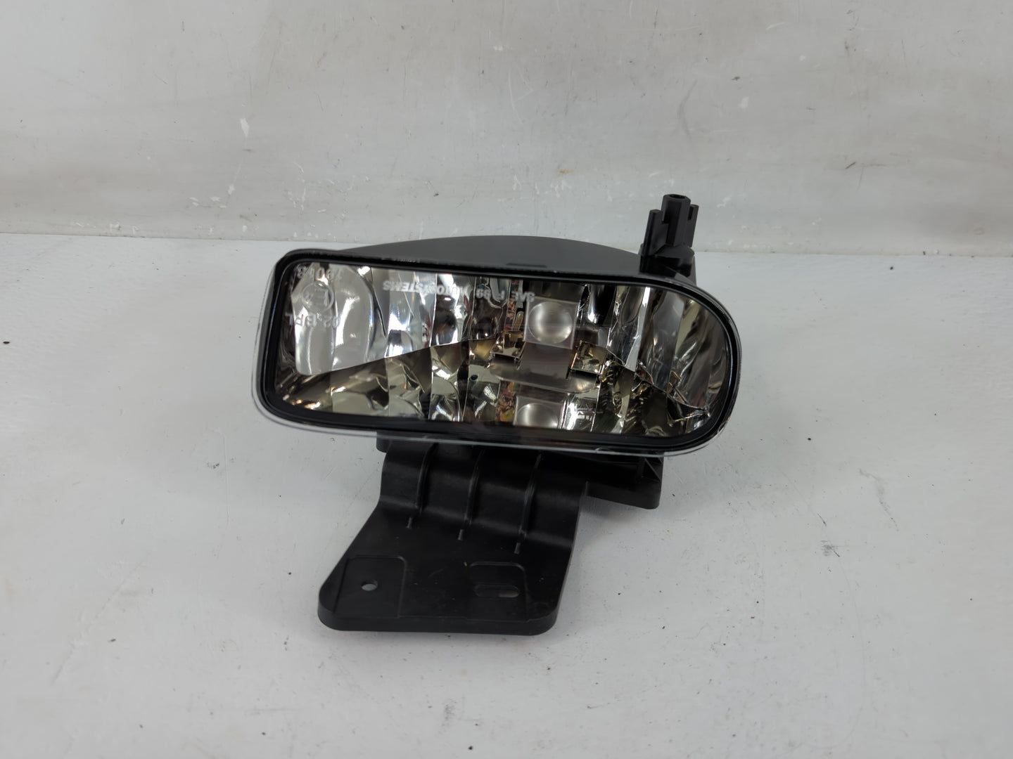 2002-2006 Chevrolet Suburban 1500 Driver Left Oem Fog Light Lamp - Oemusedautoparts1.com
