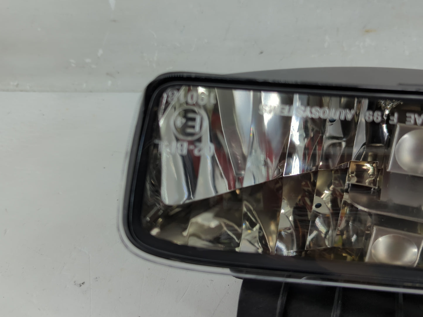 2002-2006 Chevrolet Suburban 1500 Driver Left Oem Fog Light Lamp - Oemusedautoparts1.com