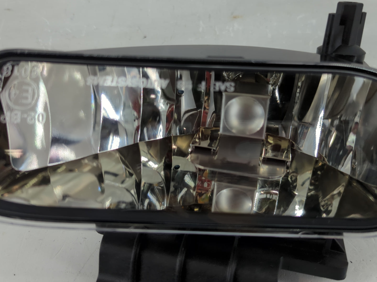 2002-2006 Chevrolet Suburban 1500 Driver Left Oem Fog Light Lamp - Oemusedautoparts1.com
