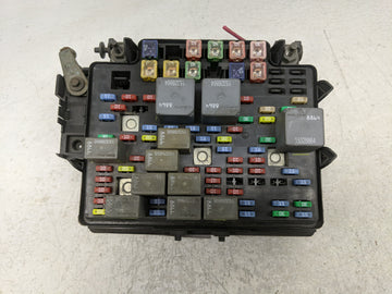 2003-2006 Chevrolet Suburban 1500 Fusebox Fuse Box Panel Relay Module Fits Fits 2003 2004 2005 2006 OEM Used Auto Parts - Oe