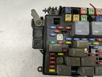 2003-2006 Chevrolet Suburban 1500 Fusebox Fuse Box Panel Relay Module Fits Fits 2003 2004 2005 2006 OEM Used Auto Parts