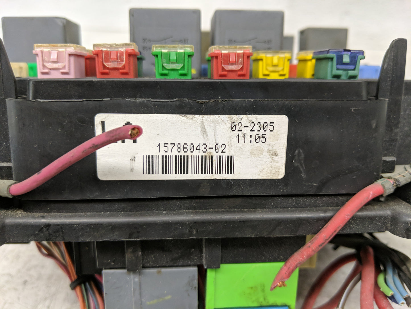 2003-2006 Chevrolet Suburban 1500 Fusebox Fuse Box Panel Relay Module Fits Fits 2003 2004 2005 2006 OEM Used Auto Parts - Oe