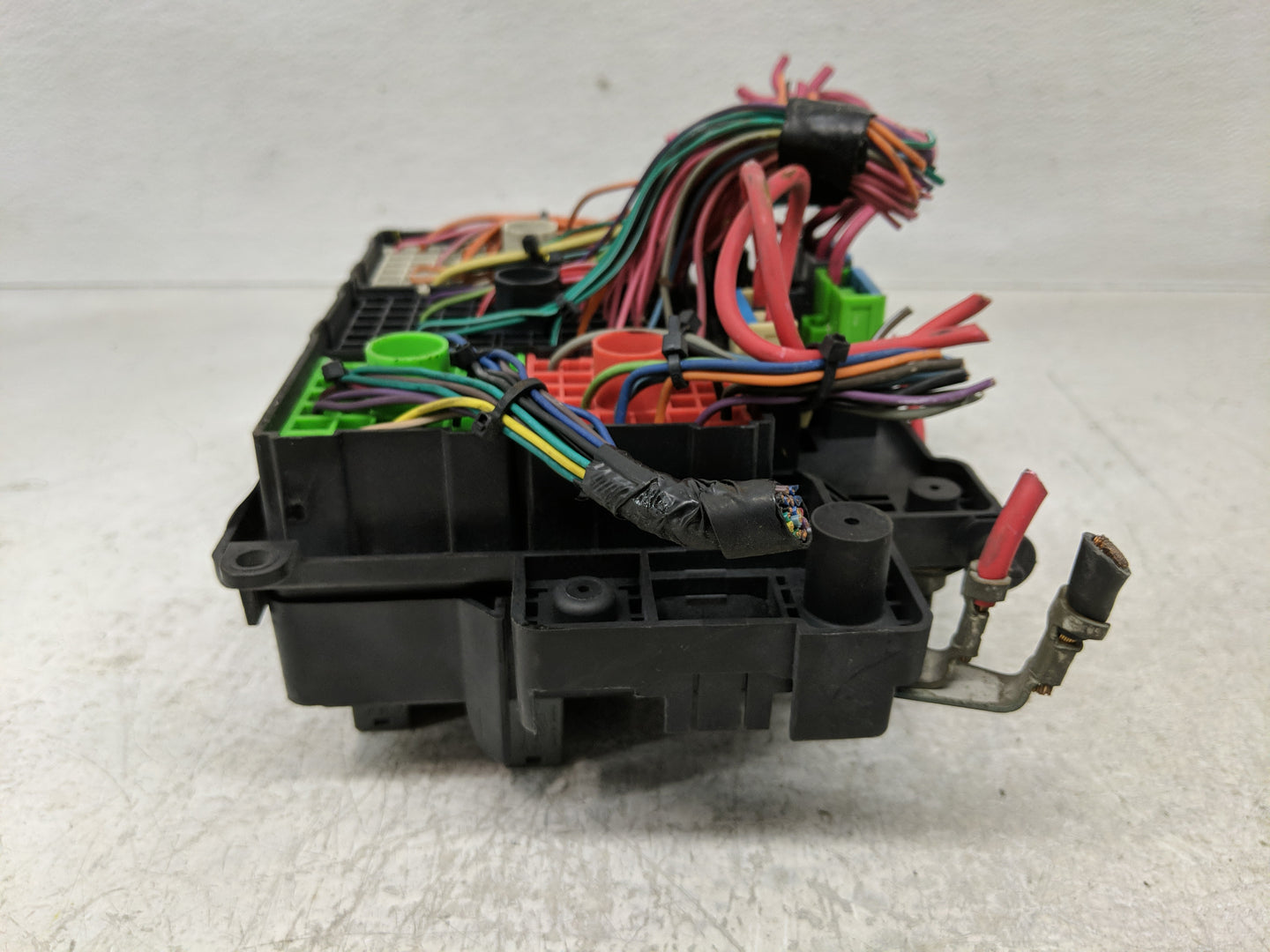 2003-2006 Chevrolet Suburban 1500 Fusebox Fuse Box Panel Relay Module Fits Fits 2003 2004 2005 2006 OEM Used Auto Parts - Oe