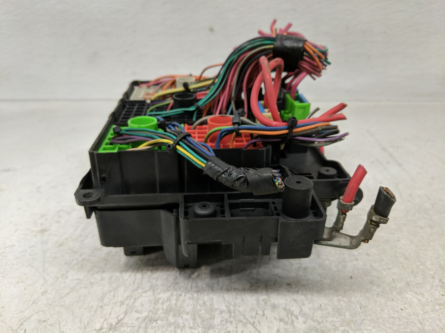2003-2006 Chevrolet Suburban 1500 Fusebox Fuse Box Panel Relay Module Fits Fits 2003 2004 2005 2006 OEM Used Auto Parts - Oe