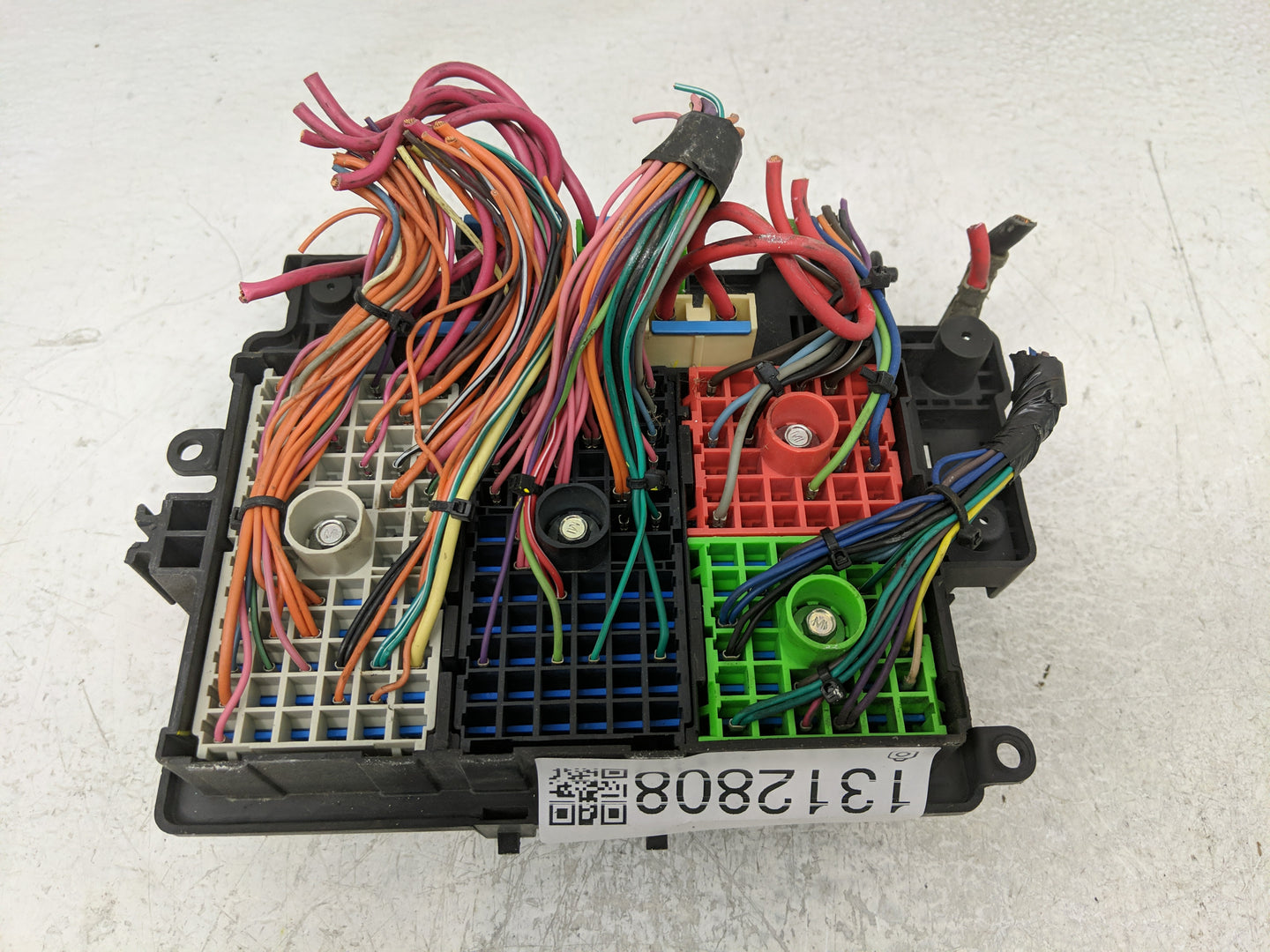 2003-2006 Chevrolet Suburban 1500 Fusebox Fuse Box Panel Relay Module Fits Fits 2003 2004 2005 2006 OEM Used Auto Parts - Oe