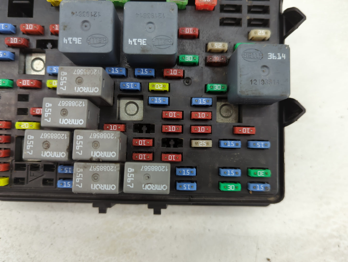 2003-2006 Chevrolet Suburban 1500 Fusebox Fuse Box Panel Relay Module P/N:15177119-01 Fits Fits 2003 2004 2005 2006 OEM Used