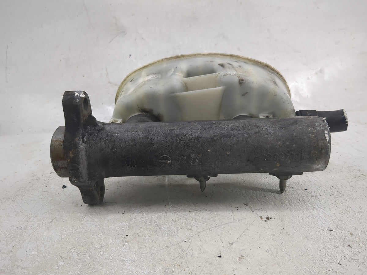 2006 Chevrolet Suburban 1500 Brake Master Cylinder 1498318 - Oemusedautoparts1.com