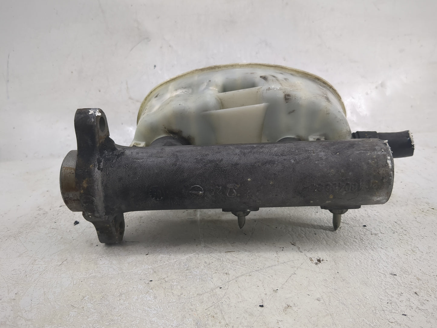 2006 Chevrolet Suburban 1500 Brake Master Cylinder 1498318 - Oemusedautoparts1.com