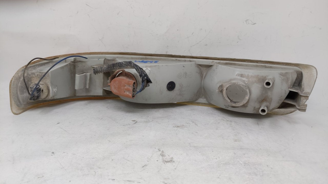 2000-2006 Chevrolet Suburban 1500 Passenger Right Oem Fog Light Lamp - Oemusedautoparts1.com