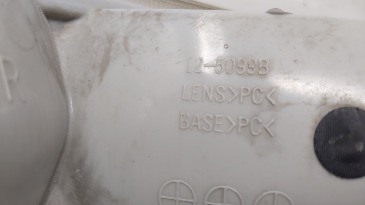 2000-2006 Chevrolet Suburban 1500 Passenger Right Oem Fog Light Lamp - Oemusedautoparts1.com