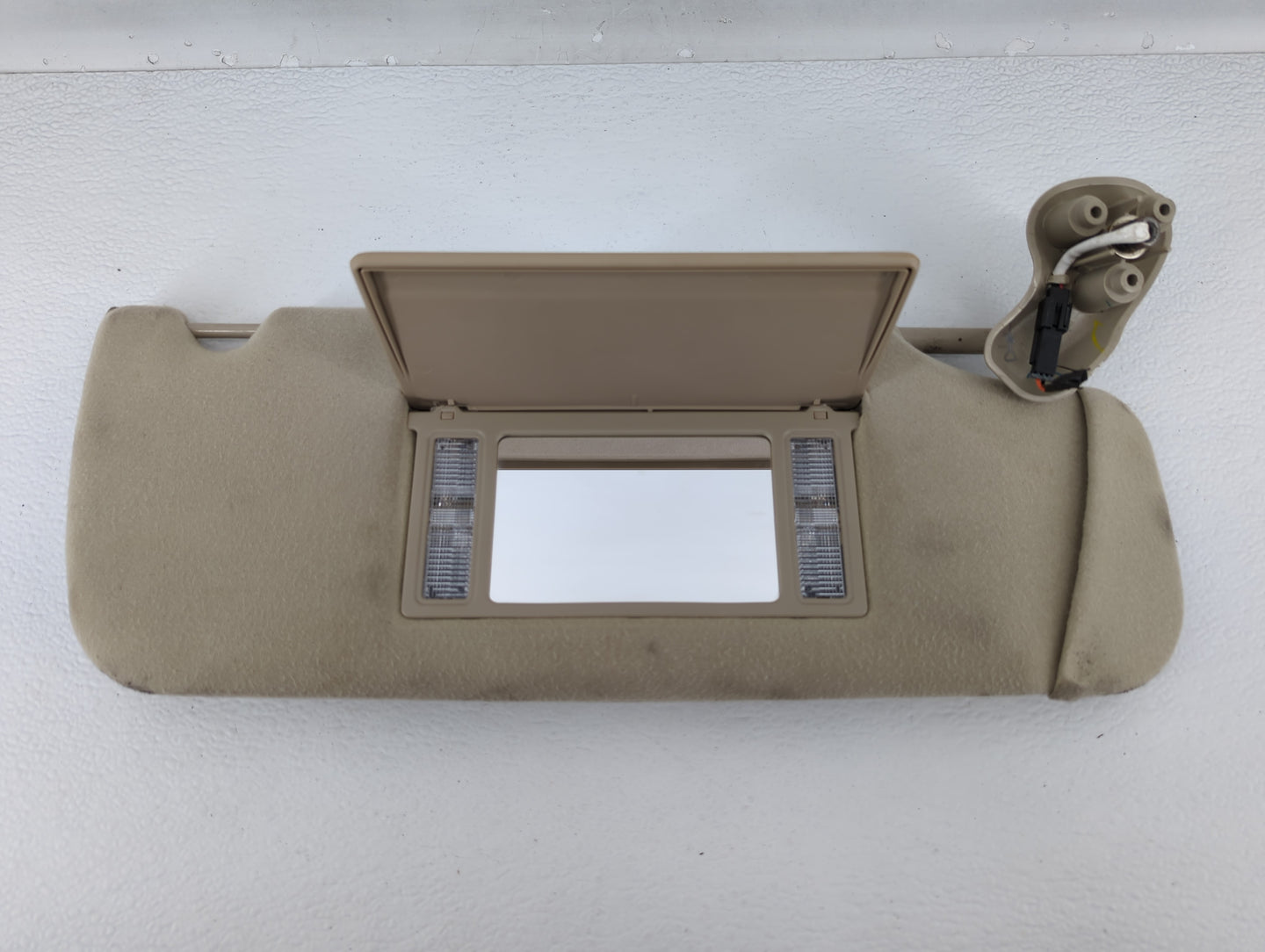 2006 Chevrolet Suburban 1500 Sun Visor Shade Replacement Passenger Right Mirror Fits OEM Used Auto Parts - Oemusedautoparts1