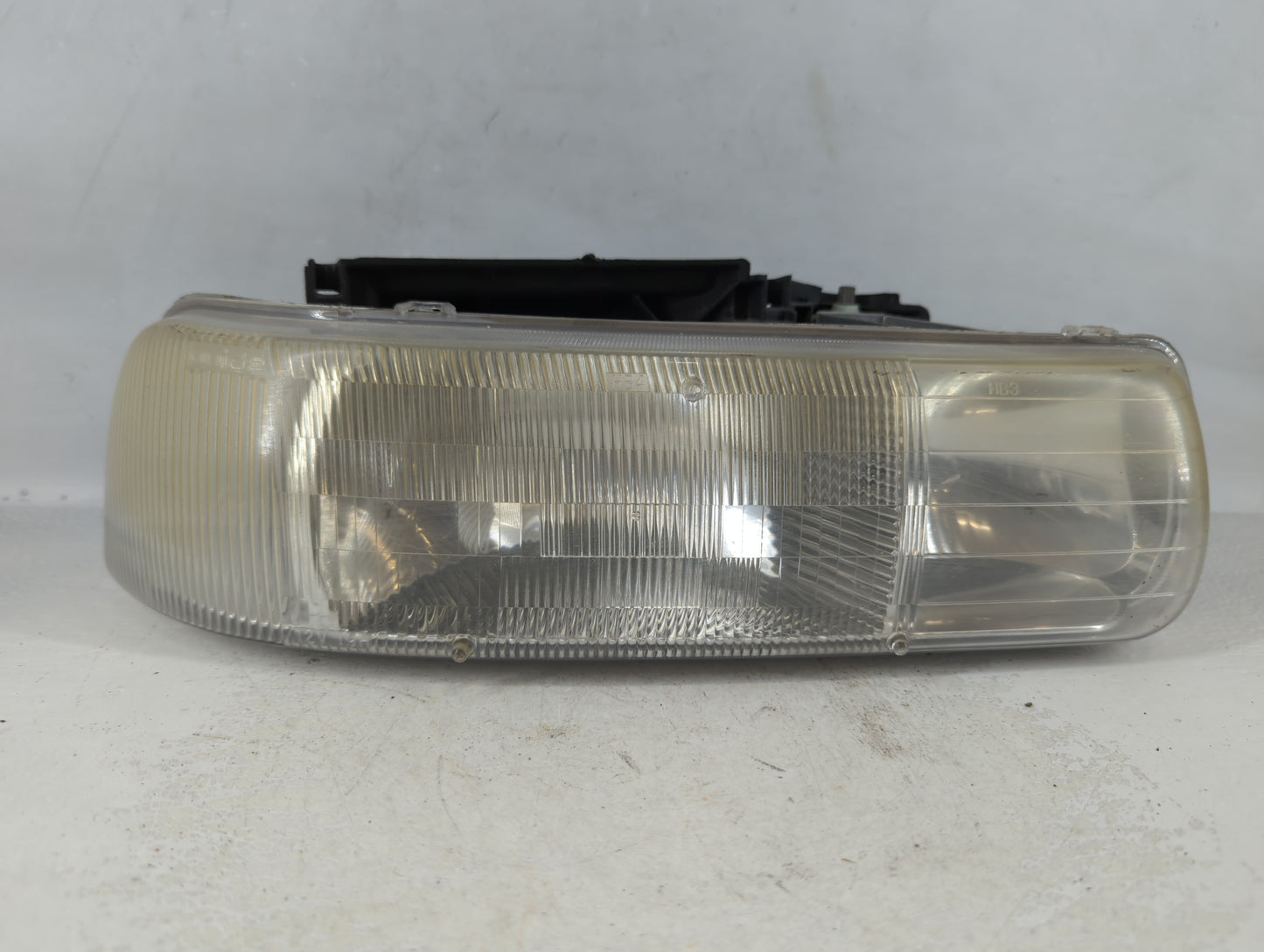 2000 Chevrolet Suburban 1500 Driver Left Oem Head Light Headlight Lamp - Oemusedautoparts1.com