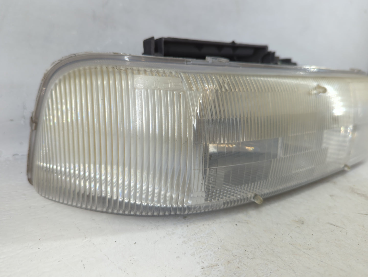 2000 Chevrolet Suburban 1500 Driver Left Oem Head Light Headlight Lamp - Oemusedautoparts1.com
