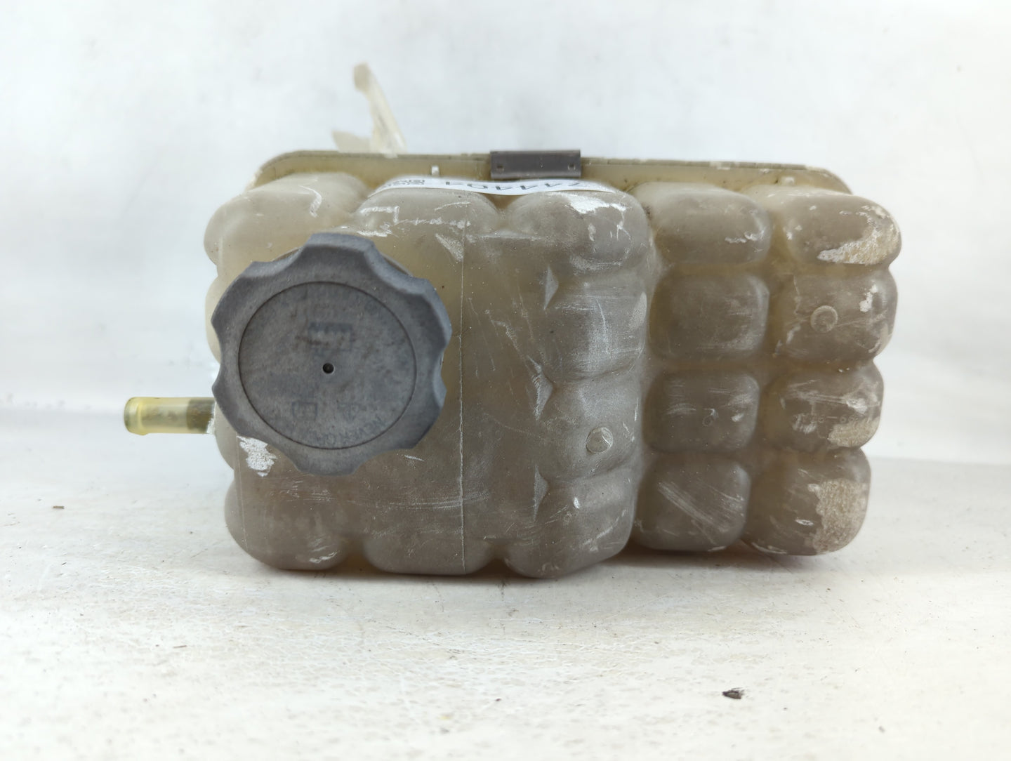 2004 Suburban 1500 Radiator Coolant Overflow Expansion Tank Bottle - Oemusedautoparts1.com