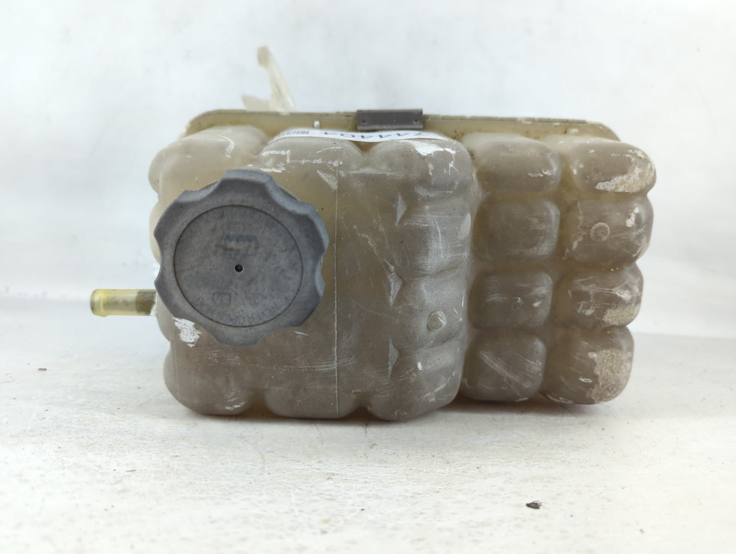 2004 Suburban 1500 Radiator Coolant Overflow Expansion Tank Bottle - Oemusedautoparts1.com