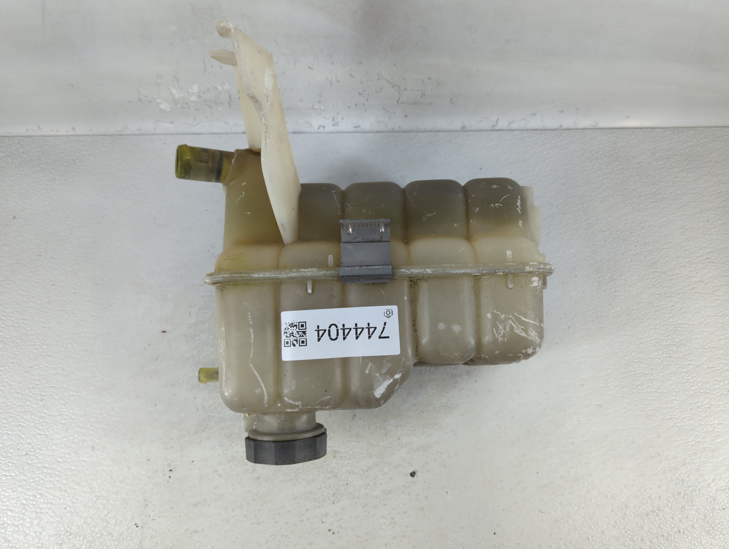 2004 Suburban 1500 Radiator Coolant Overflow Expansion Tank Bottle - Oemusedautoparts1.com