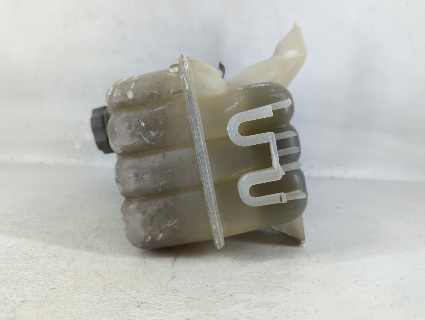 2004 Suburban 1500 Radiator Coolant Overflow Expansion Tank Bottle - Oemusedautoparts1.com