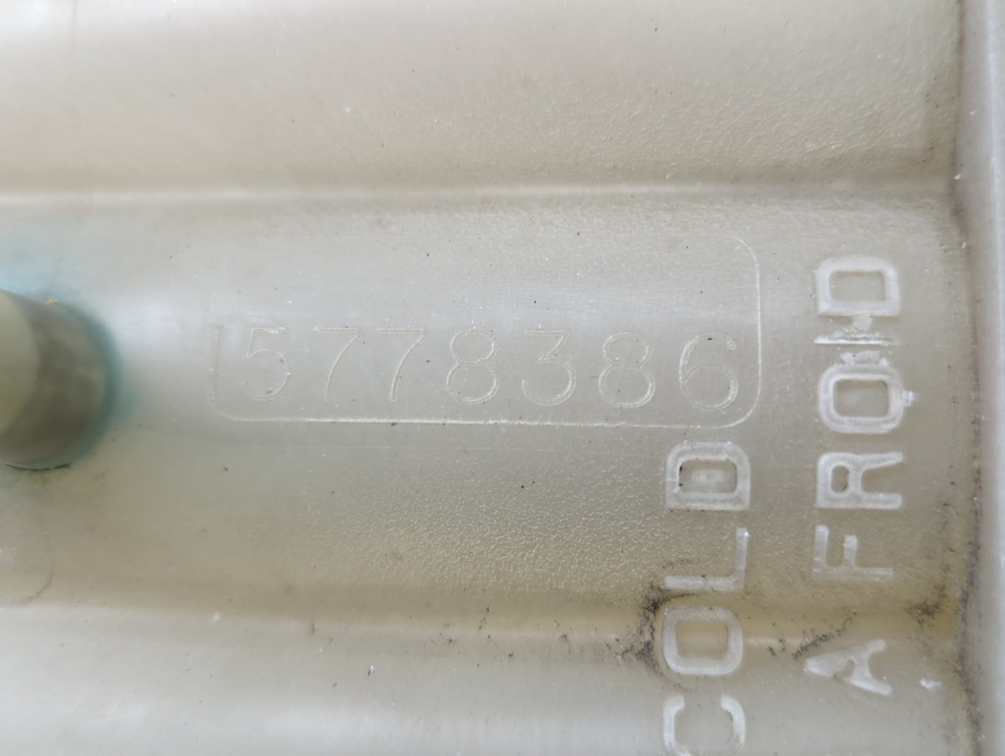 2004 Suburban 1500 Radiator Coolant Overflow Expansion Tank Bottle - Oemusedautoparts1.com