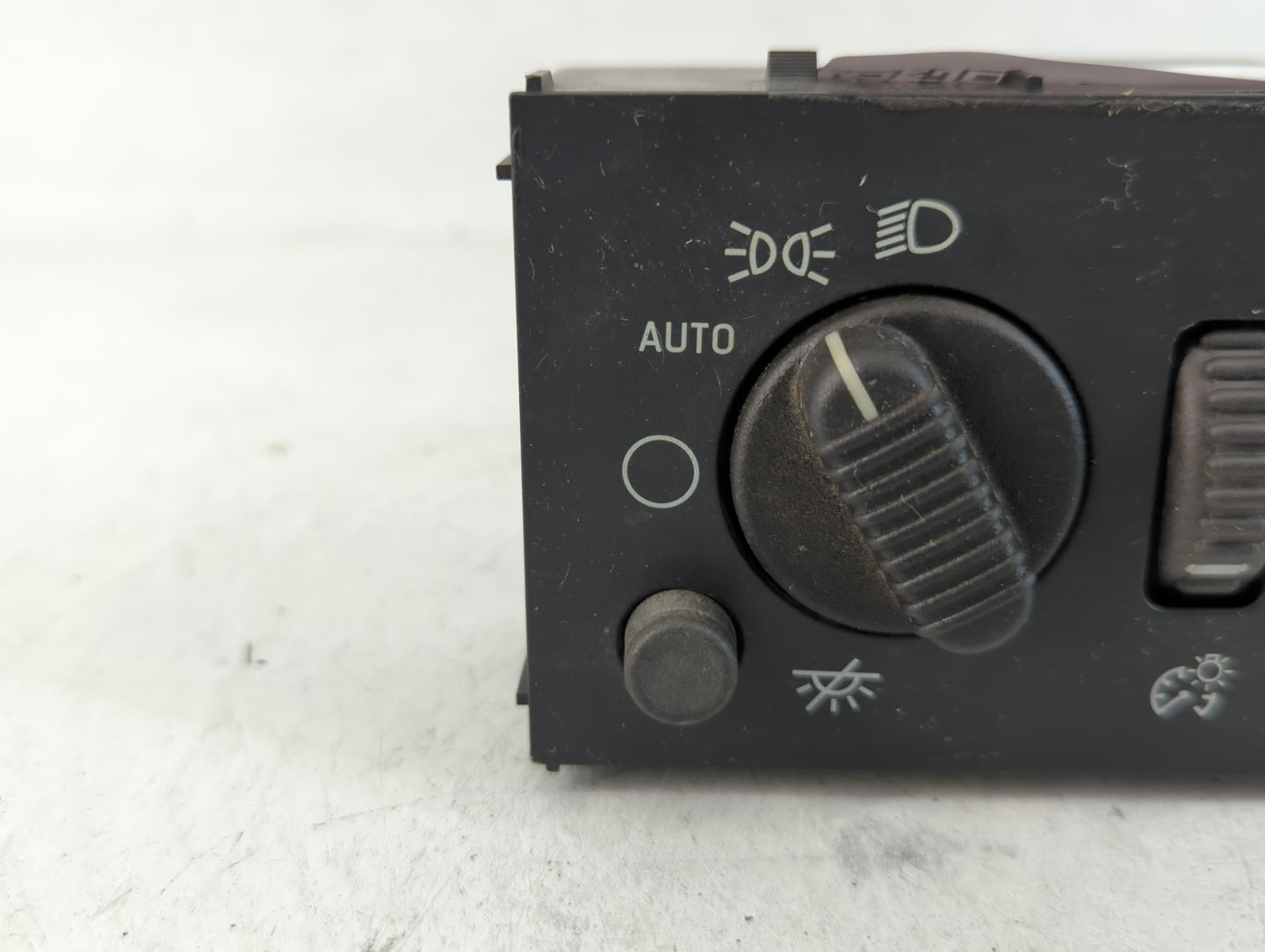 2006 Chevrolet Suburban 1500 Headlight Head Light Switch Lamp Control - Oemusedautoparts1.com