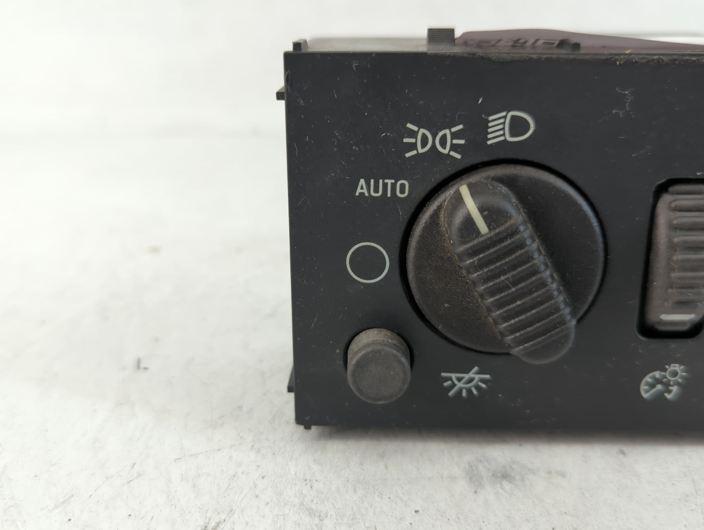 2006 Chevrolet Suburban 1500 Headlight Head Light Switch Lamp Control - Oemusedautoparts1.com