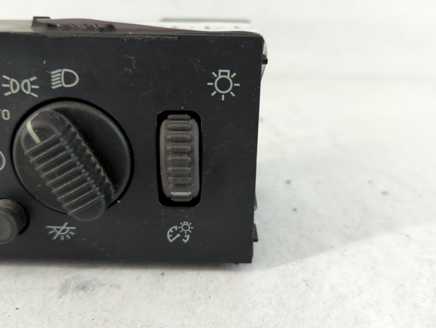 2006 Chevrolet Suburban 1500 Headlight Head Light Switch Lamp Control - Oemusedautoparts1.com