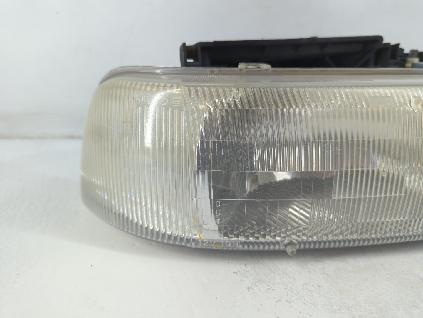 2000 Suburban 1500 Passenger Right Oem Head Light Headlight Lamp - Oemusedautoparts1.com