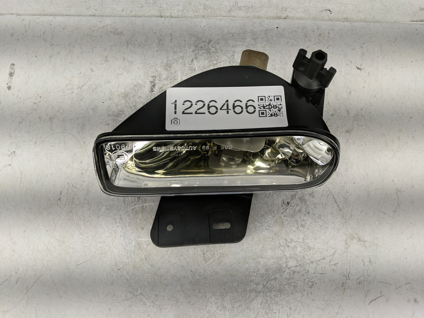 2002-2006 Chevrolet Tahoe Passenger Right Oem Front Light Lamp - Oemusedautoparts1.com