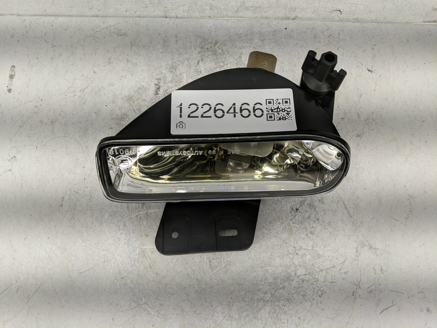 2002-2006 Chevrolet Tahoe Passenger Right Oem Front Light Lamp - Oemusedautoparts1.com