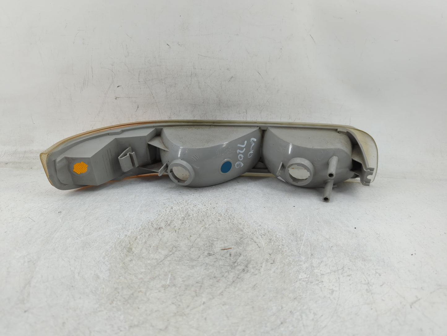 2000-2006 Chevrolet Tahoe Driver Left Oem Front Light Lamp - Oemusedautoparts1.com