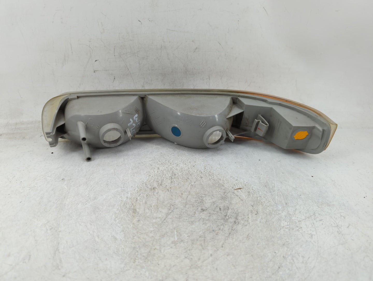 2000-2006 Chevrolet Tahoe Passenger Right Oem Front Light Lamp - Oemusedautoparts1.com