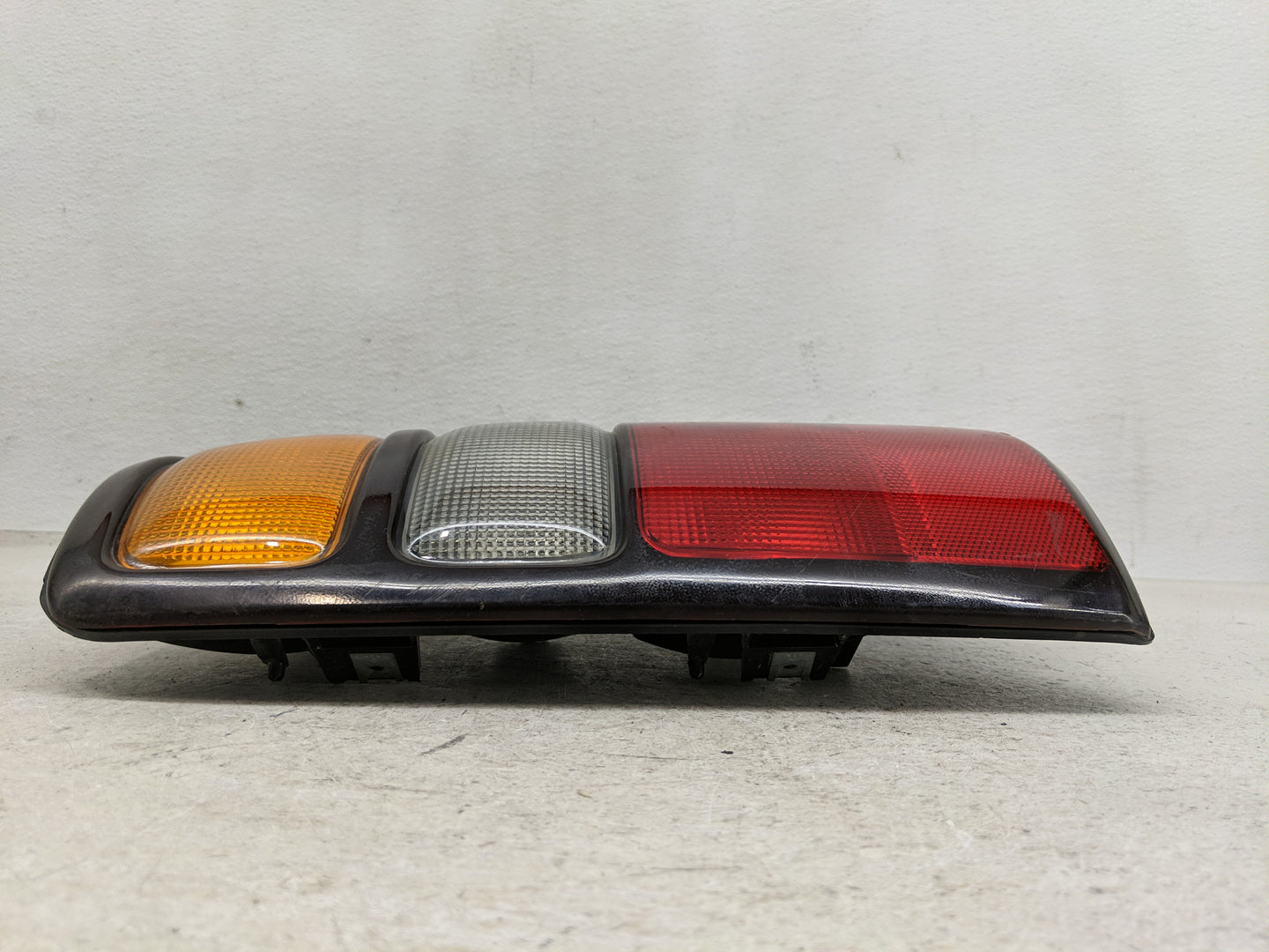 2004-2006 Chevrolet Tahoe Tail Light Assembly Passenger Right OEM P/N:16525376 A Fits Fits 2004 2005 2006 OEM Used Auto Part
